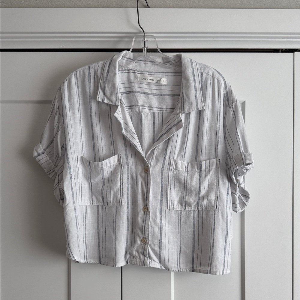 Altar'd State White & Gray Striped Button-Down Crop Shirt